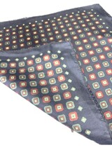 掘り出し物　新品未使用　トラッド　シルク100％　絹　上質ポケットチーフ　小紋×ネイビー_画像3
