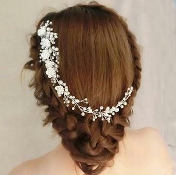 ヘッドドレス 花 白 ブライダル ウエディング 成人式　卒業式　髪飾り　コーム　結婚式　ヘアアクセサリー　卒業式　パーティー　ドレス