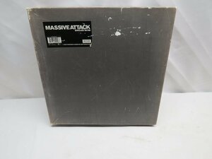 【中古】MASSIVE ATTACK マッシヴアタック SINGLES 90/98 限定アナログ盤 11枚組 レコードBOX（大）