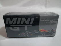 MINI-GT　1/64　オラクルレッドブル　RB18　2022　アブダビGP　Winner　マックス・フェルスタッペン　フィギュア18体セット_画像3