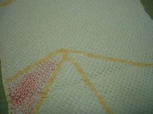 古布正絹絞りはぎれ淡い黄　25強×50㎝　アンティーク昔着物リメイク古裂しぼり