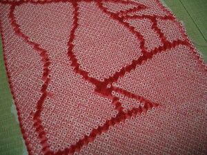 古布正絹絞りはぎれピンク赤　23強×50㎝　アンティーク昔着物リメイク古裂しぼり