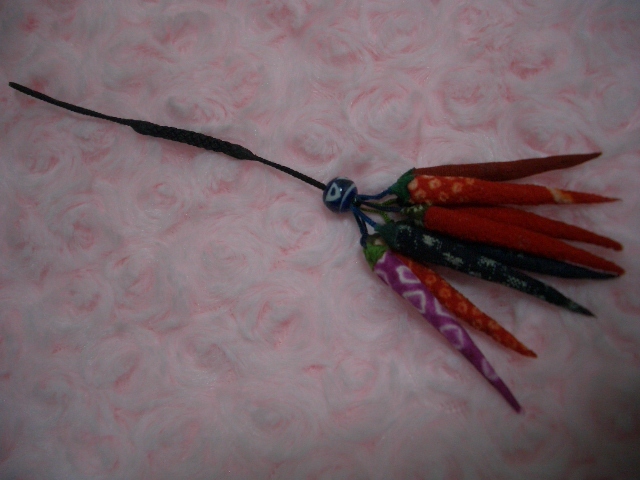 ☆Handmade☆ Comes with 8 chili pepper rooting straps ③ Pure silk crepe cotton kasuri Handmade foreign souvenir, sculpture, object, oriental sculpture, Netsuke