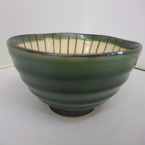 日本製 美濃焼  織部内筋 飯碗  手描き  大  茶碗 １１．５ｃｍ  味わい深い色合いの画像1