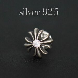 片耳 SILVER925銀素材 クロススタッドピアス 高品質 アンティーク調 