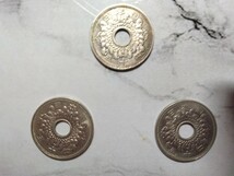 【◆1円スターティン！◆】50円硬貨4枚◆昭和三十年菊花穴なし×1枚◆昭和三十四年×1枚◆昭和三十九年×2枚◆_画像5