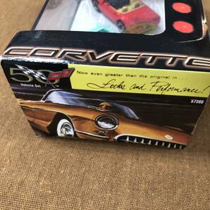 【中古】Hot Wheels(ホットウィール) 1/64 50th Anniversary 2 Car Set 1957 and 1996 Chevrolet Corvette 完成品 ミニカー 箱ボロ特価の画像4