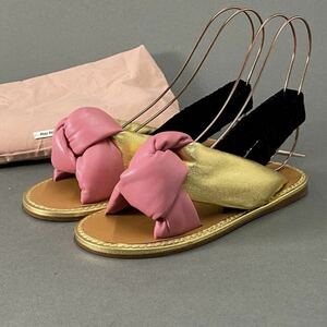 ◯1L10《未使用》miumiu ミュウミュウ Knotted Flat Sandals フラットレザーサンダル 36(22～23cm程度) ピンク ゴールド イタリア製