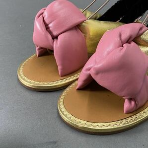 ◯1L10《未使用》miumiu ミュウミュウ Knotted Flat Sandals フラットレザーサンダル 36(22～23cm程度) ピンク ゴールド イタリア製の画像6