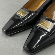 ◯ L21 Salvatore Ferragamo サルヴァトーレ フェラガモ PALLADIA ロゴプレート パンプス 6 ブラック パテントレザー シューズ 箱有り_画像6