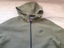 XXL 新品 ナイキ テックフリース スウェットパーカー NIKE TECH FLEECE スウェット パーカー ジップパーカー 緑 深緑 オリーブ FB7922-222_画像3