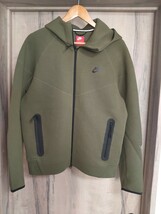 XXL 新品 ナイキ テックフリース スウェットパーカー NIKE TECH FLEECE スウェット パーカー ジップパーカー 緑 深緑 オリーブ FB7922-222_画像1