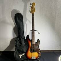 FENDER/フェンダー PRECISION BASS エレキベース(220　プレべ・プレシジョンベース　JAPAN 音出確認済み　61_画像1