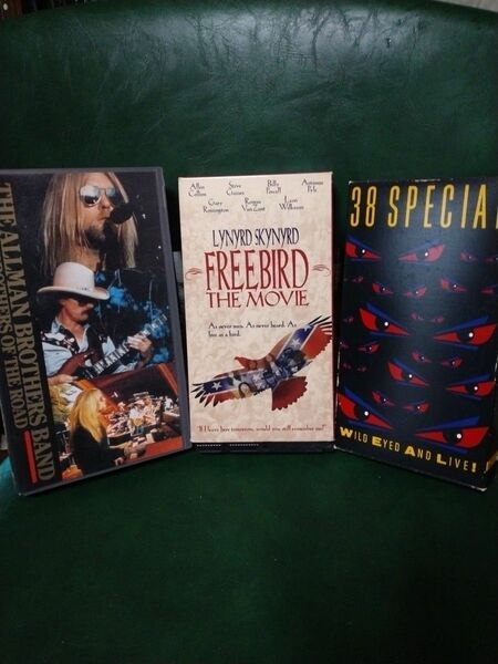 SOUTHERN ROCK Distinguished Trio （VHS×3）＋（T-Shirt×2）＝ お買い得かも^_^;