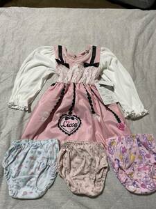 リカちゃんの服と中古ショーツ3枚(ディズニープリンセスあり)サイズはすべて100