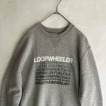 【希少】 LOOPWHEELER 日本製 20周年記念 ループウィラー クルーネック スウェット 吊り編み グラフィックロゴ グレー size M_画像3