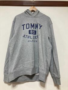 よ1238 TOMMY HILFIGER トミーヒルフィガー プルオーバー スウェットパーカー XL 裏起毛 グレー HOODIE フーディー コストコ