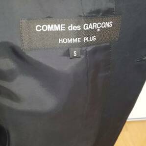 ５年ぶり刷新 即完売 新品 定番 2ボタンジャケット スーツ COMME des GARCONS HOMME PLUS 黒 S ハンガー付き の画像6