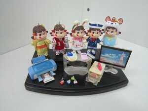 ペコちゃん　ケース入り　フィギュア　小物セット　中古