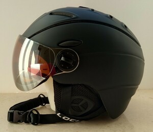 【新品】【送料無料】スキー、スノボー用バイザー付ヘルメット 　Lサイズ
