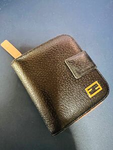 FENDI 二つ折財布　レザー　ラウンドジップコンパクトウォレット
