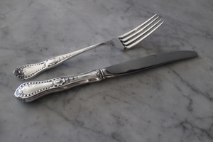 純銀 STERLING 925 PESA MEXCO スターリングシルバー製 ディナーフォーク、ナイフのシングルセット。小ぶりで上品です。134.87g