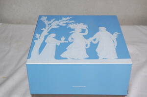 WEDGWOOD　食器セット　大皿（直径22×高さ6㎝）×1　小皿（13.7×13.7㎝）×5枚　フォーク付き　未使用　箱入り