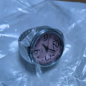 リングウォッチ　 指輪時計　ピンク