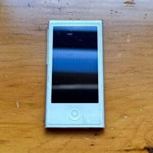 Apple iPod nano 16GB 第7世代 2015年モデル シルバー MKN22J/A