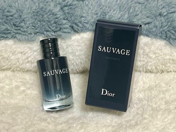 Dior SAUVAGE オードトワレ 香水　10ml