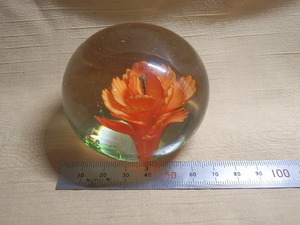  flower entering glass. paperweight throwing .. dangerous 360g