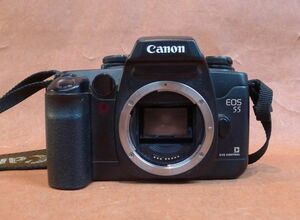 a105 Canon EOS55 ボディのみ 一眼レフカメラ フィルムカメラ オートフォーカス サイズ：約 幅15×高さ10×奥行7ｃｍ /60