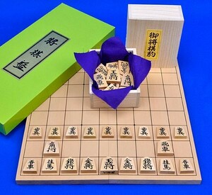 将棋セット　新桂5号折将棋盤セット(木製将棋駒黄楊上彫駒)【囲碁将棋専門店の将碁屋】