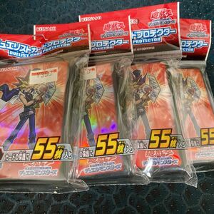 遊戯王 カード スリーブ 武藤遊戯 55入り カードプロテクター×4