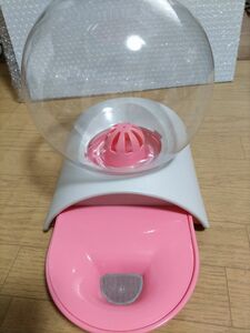 中古品　お値下げ中！ペット給水器　ピンクのかわいい猫用　猫フードも一緒に。