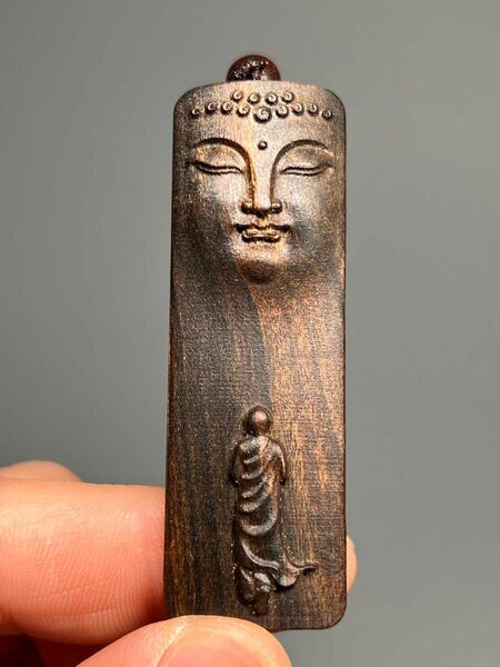 極上伽羅 沈香 香木 浮き彫り 阿弥陀如来様 仏教美術 重さ：10g 根付 木彫