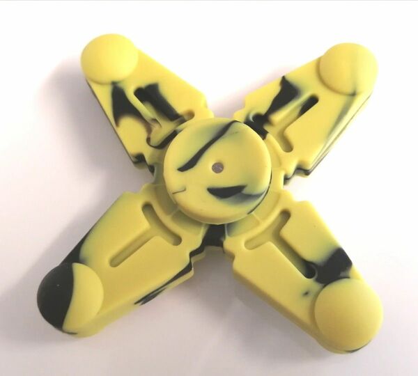 シリコン　ハンドスピナー　イエロー　黄色　未使用　子供　キッズ　安全　ストレス解消　玩具　おもちゃ　回転