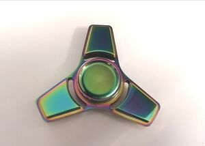 ハンドスピナー　トライアングル　三角　レインボー　ストレス解消　スピナー　虹色　フィジェット　フィジェットトイ