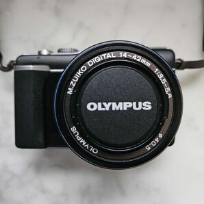 OLYMPUS PEN 一眼カメラ 別売ショルダーレザーストラップ付き