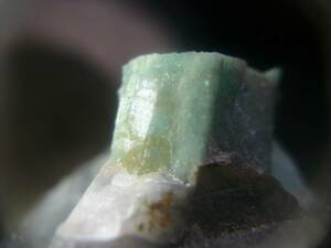 ブラジル　エメラルド　緑柱石　柱状結晶　中太　良標本　定型外発送