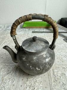 錫製　急須 煎茶道具 鉄瓶 茶器 骨董品 茶道具 在銘　谷山正錫　星山武ニ　重633g 中古品　約130x140x75mm 昭和　