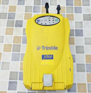 ◇ 現状販売｜GPS 受信機 本体のみ｜Trimble トリンブル R7 5700 測量用｜整準台 測量器 動作未確認 ジャンク扱い GNSS■O3495