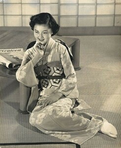 松島進プリント「ミスエ・山中」　写真　28.4×23.2　「スタイル1950年12月号」掲載　Susumu Matsushima