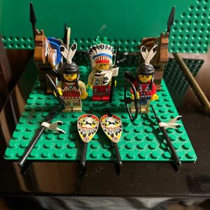年代物 ミニフィグ レゴ LEGO イーグルキャンプ Chief's Tepee 希少 インディアンの酋長 Tribal Chief 写真のものが全てです