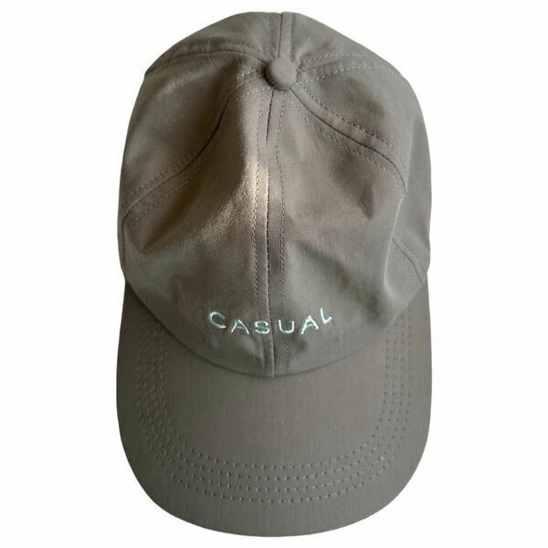 【新品未使用】3coinsスリーコインズロゴキャップグレージュ 帽子　スリコ CAP 運動会　公園　紫外線対策