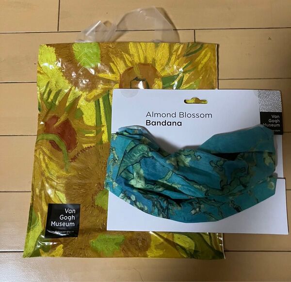ゴッホミュージアム 花咲くアーモンドの木の枝バンダナ