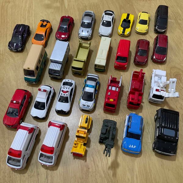 タカラトミー トミカ ミニカー 28台 まとめ売り おもちゃ 玩具 トラック オロチ ランボルギーニ 緊急車両