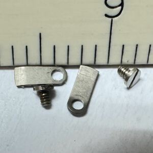 オメガ　機械とケースを固定するネジ　cal.1330に使われてたネジです。　　OMEGA screw ソ-1