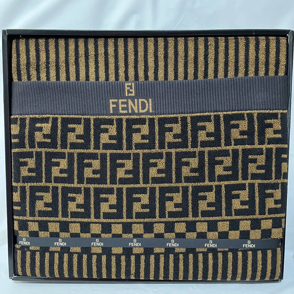 Yahoo!オークション -「fendi 毛布」の落札相場・落札価格 Yahoo!オークション -「fendi 毛布」の落札相場・落札価格