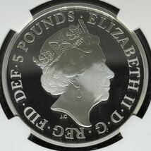 【最高鑑定】 アーリーリリース 2018年 イギリス 5ポンド 銀貨 イギリス王室4世代 エリザベス女王 NGC PF70 ULTRA CAMEO_画像2